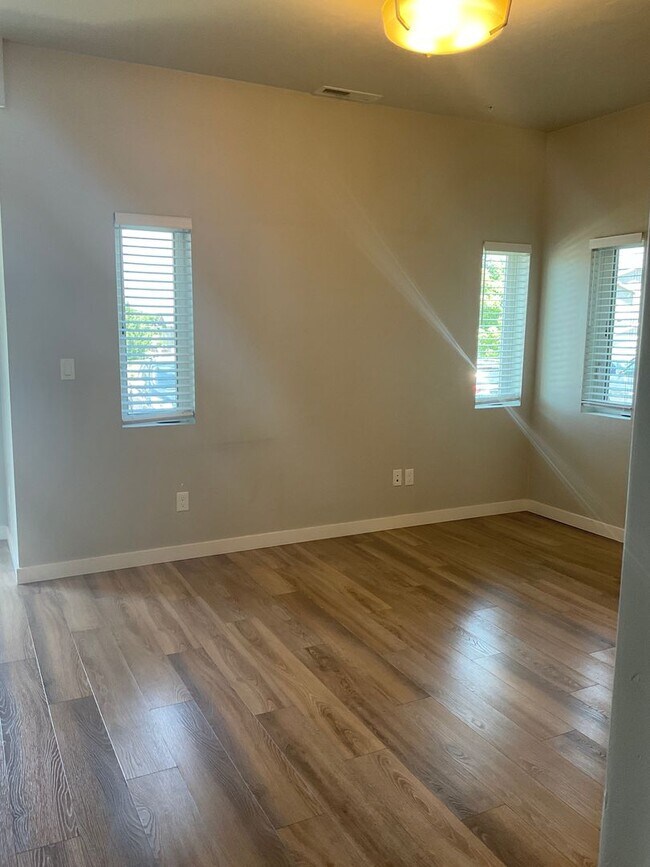 Foto del edificio - Sunbeam Townhomes | Modern Townhome Living in the Heart of Kuna