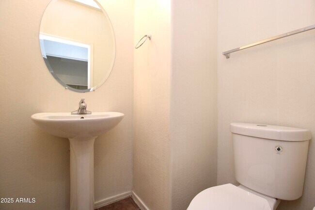 Building Photo - 2600 E Springfield Pl