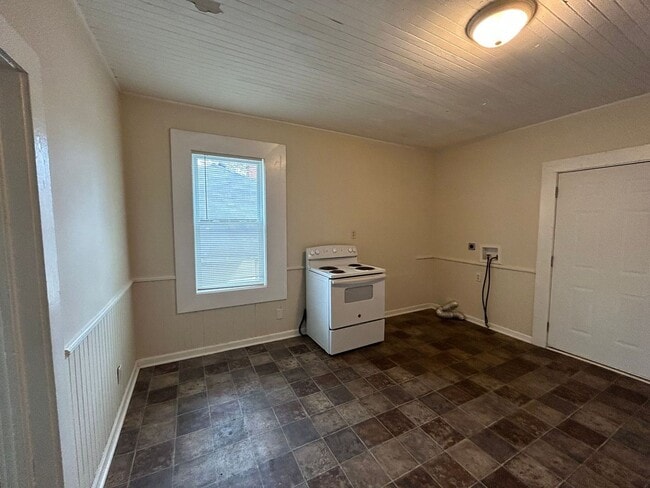 Building Photo - 73 Pine St