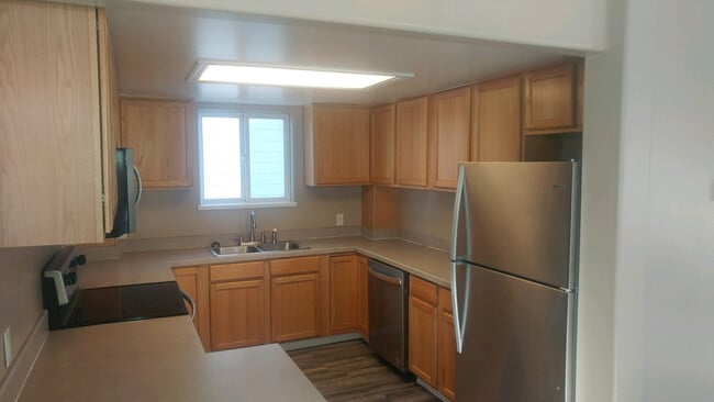 Building Photo - Heights remodeled 3 bedroom, 2 bath with 1...