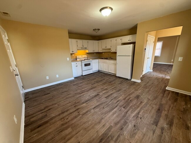 Building Photo - 1009 Abrams St