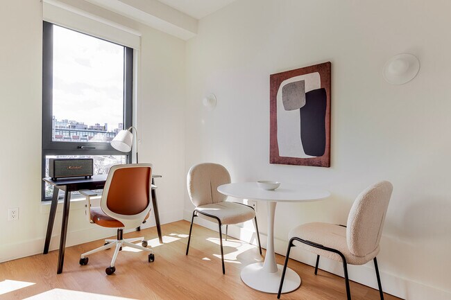 Building Photo - 130 Hope St