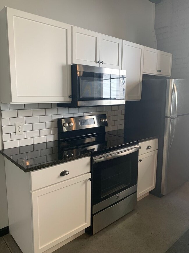 Building Photo - Ford Building