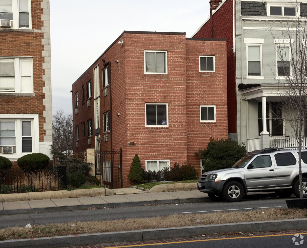 Primary Photo - 3656 New Hampshire Ave NW