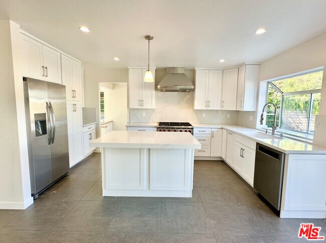 Building Photo - 5610 Buffwood Pl
