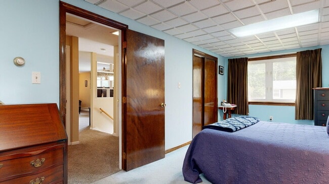 Building Photo - 3bed, 2 bath house with solar panels! No E...
