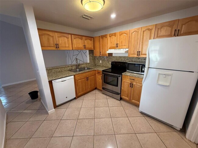 Building Photo - 2451 SW 86th Ave