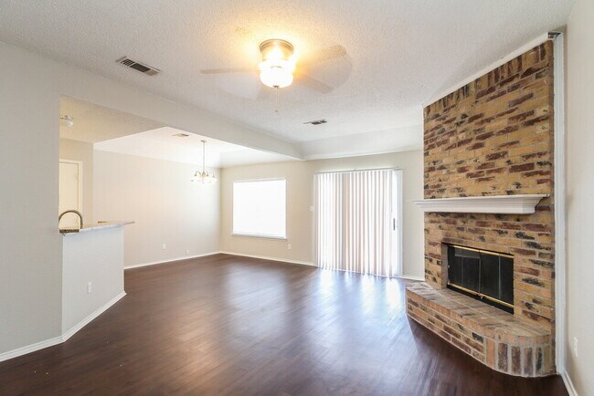 Foto del edificio - 1040 Glencrest Dr