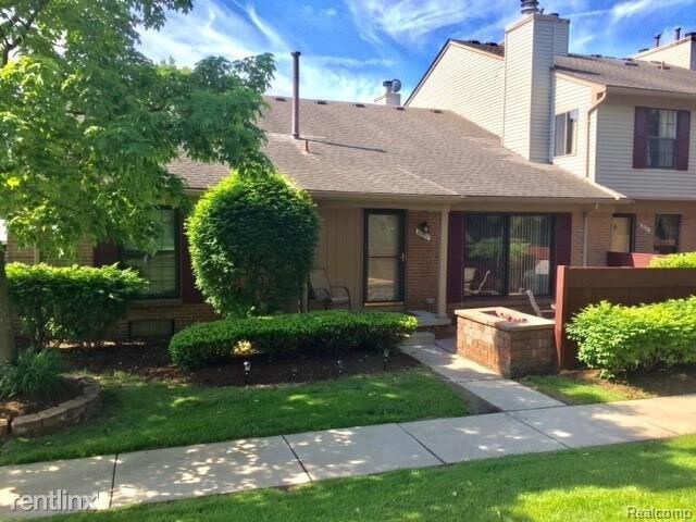 Primary Photo - 4 br, 2.5 bath Condo - 38802 Country Circle
