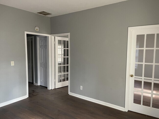 Foto del edificio - 2162 Montrose Ave SW