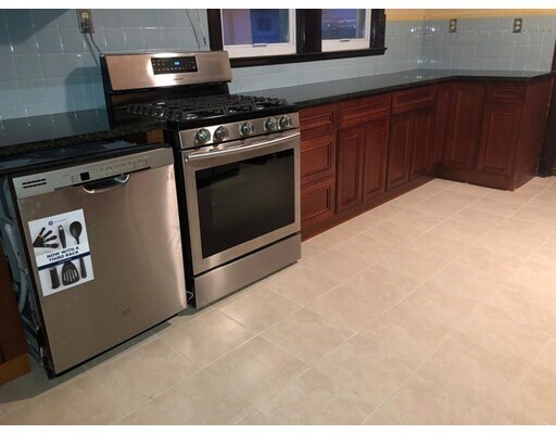 Foto del edificio - 256-258 Malden St