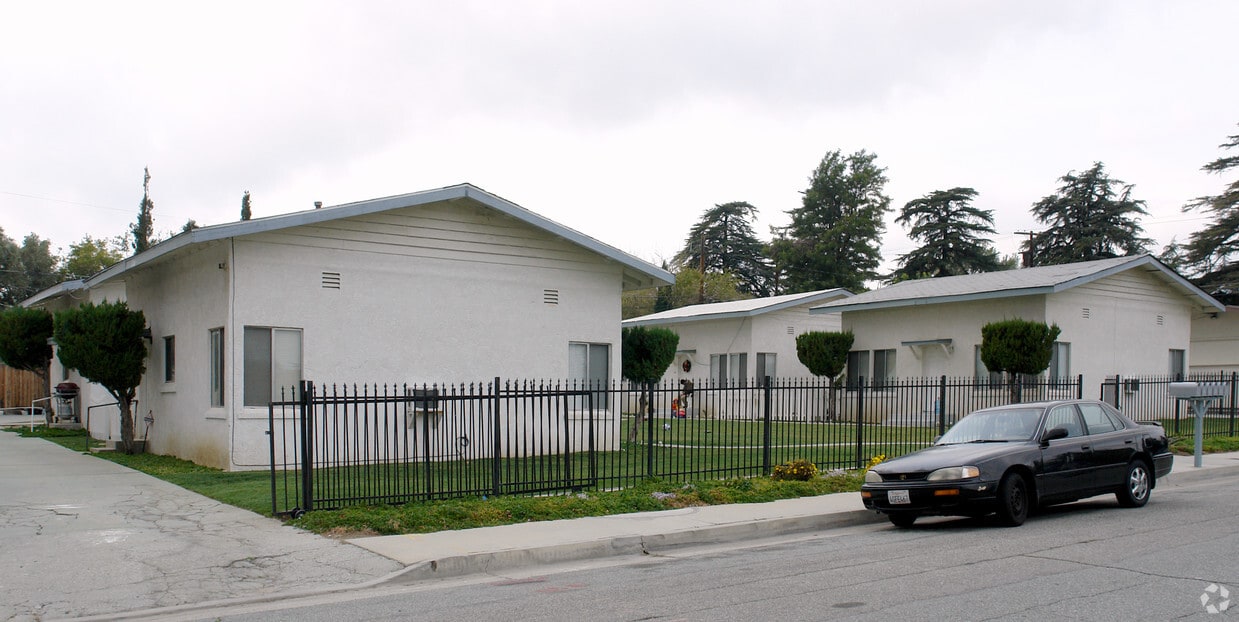Building Photo - Sandlewood Apartments