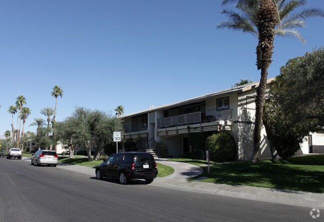 Desert Fountains At Palm Apartments Ca Building Photo Desert Fountains At Palm