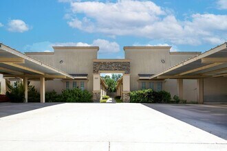 Building Photo - 1707 W Smith Dr