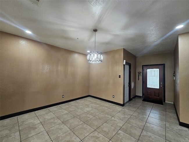 Building Photo - 13922 Somersworth Dr