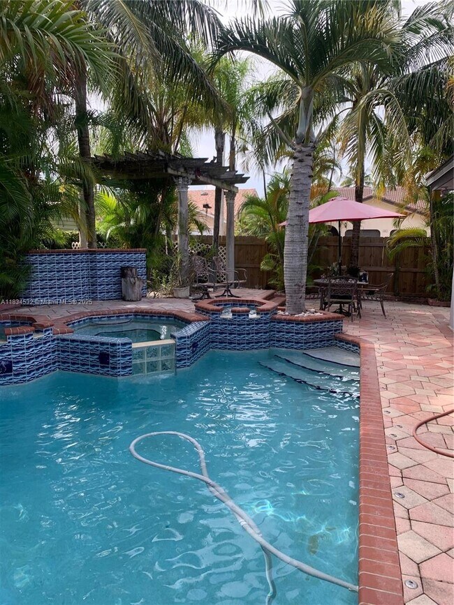 Foto del edificio - 4908 SW 143rd Ave