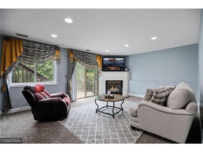 Building Photo - 4446 River Bend Pl