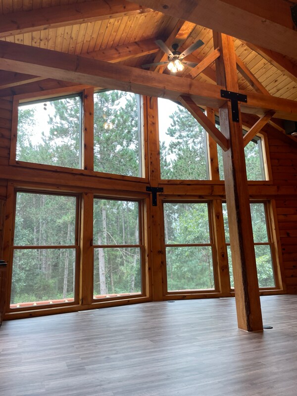 Foto del edificio - 29558 Whispering Pines Rd