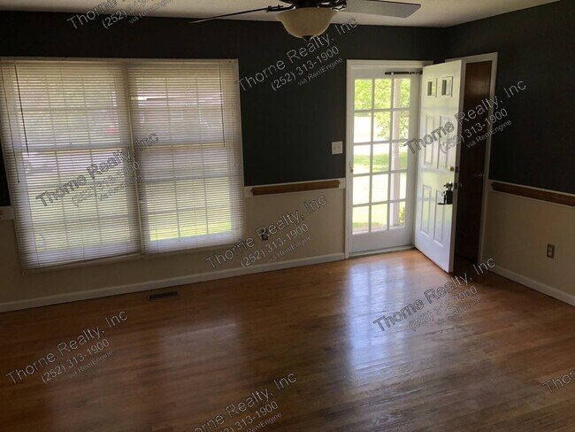 Foto del edificio - 1711 Woodlawn Dr