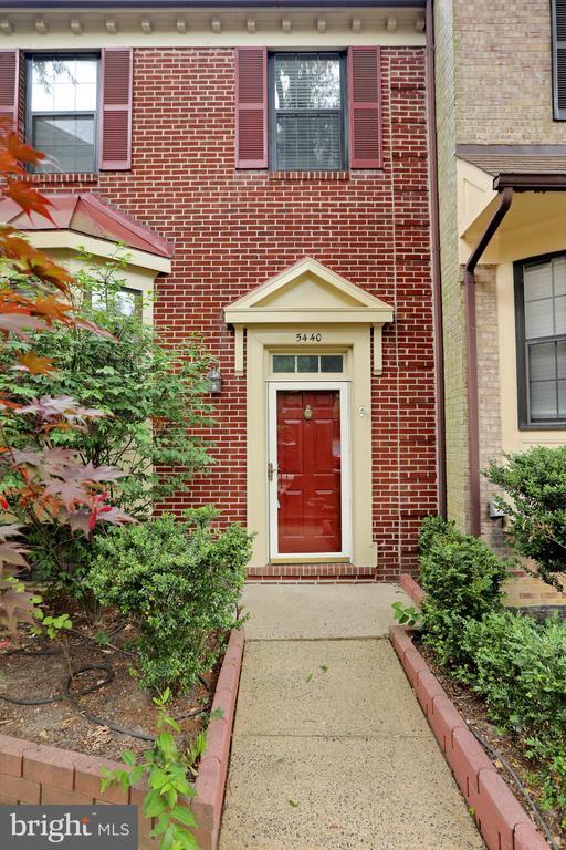 Foto del edificio - 5440 Barrister Pl