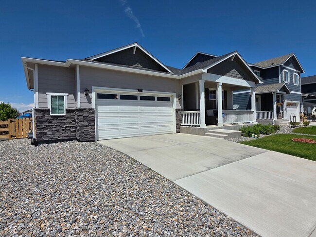 Building Photo - Beautiful newer build three bedroom house ...