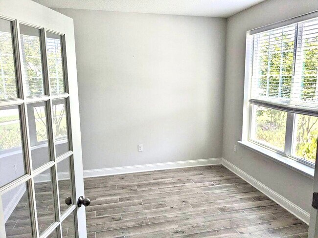 OFFICE/ EXTRA ROOM - 250 Convex Ln
