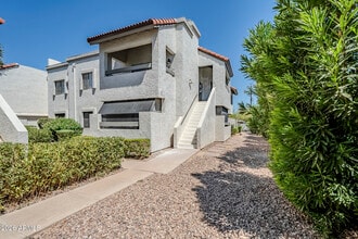 Building Photo - 2959 N 68th Pl