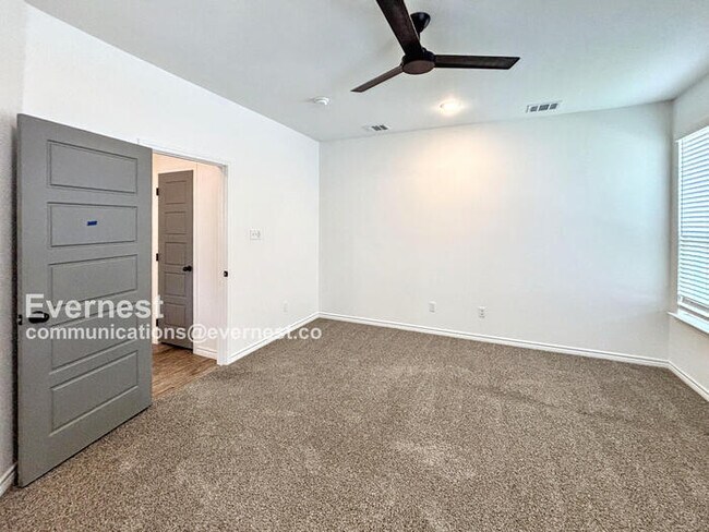 Foto del edificio - 2119 Hornbeam St