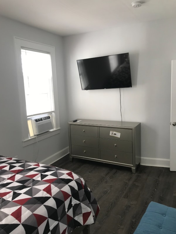 Building Photo - 142 Mapes Ave