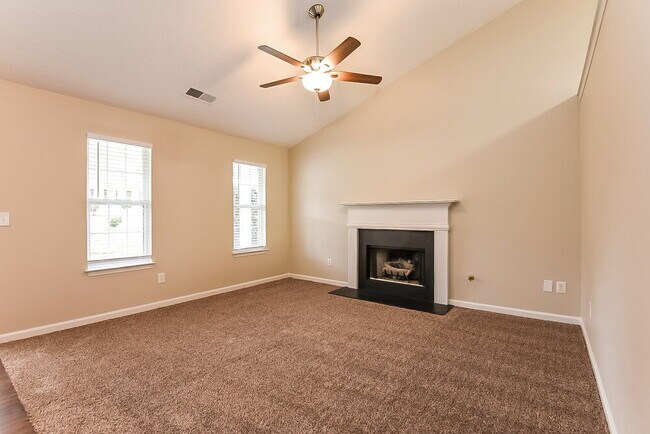 Foto del edificio - 3322 Grove Park Terrace NW