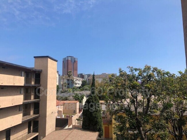 Foto del edificio - 460 Golden Ave