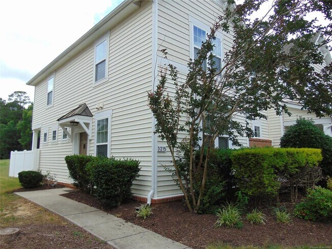 Foto del edificio - 3215 Kenton Ct