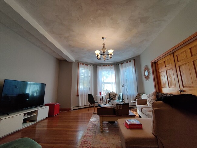 Building Photo - Desirable Brookline Location, Heat, Hot Water Included, Laundry, Eat-in Kitchen, Large Unit, Stai...