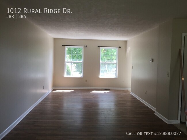 Foto del edificio - Huge 5 bedroom 2.5 bath home!