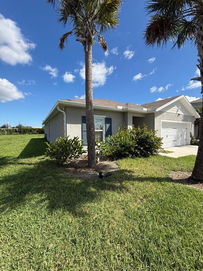 Building Photo - 715 Pomegranate Pl