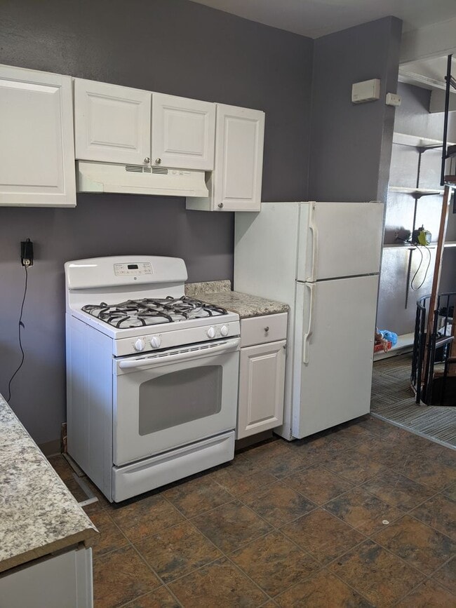 Building Photo - 3220 1/2 Hardie Way