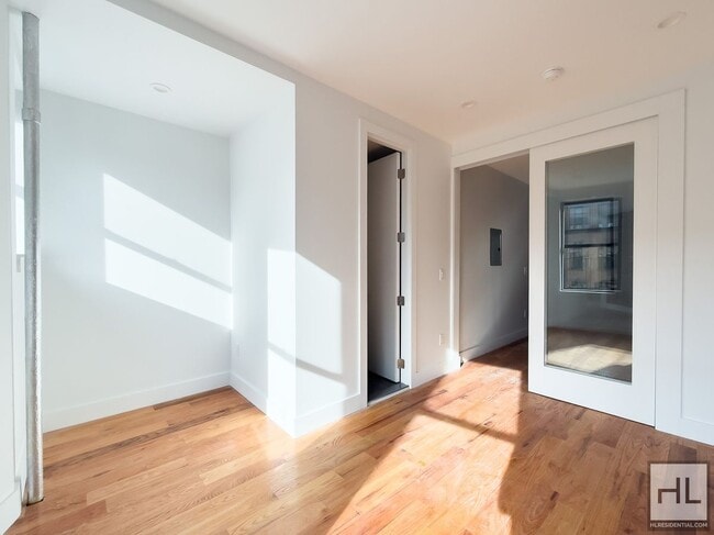 Foto del edificio - PROSPECT PLACE / Spacious Crown Heights Renovated 3-Bed 2-Bath / No Fee