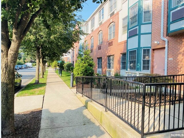 Foto del edificio - 323 Willow St