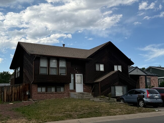 Photo - 728 Iowa St House