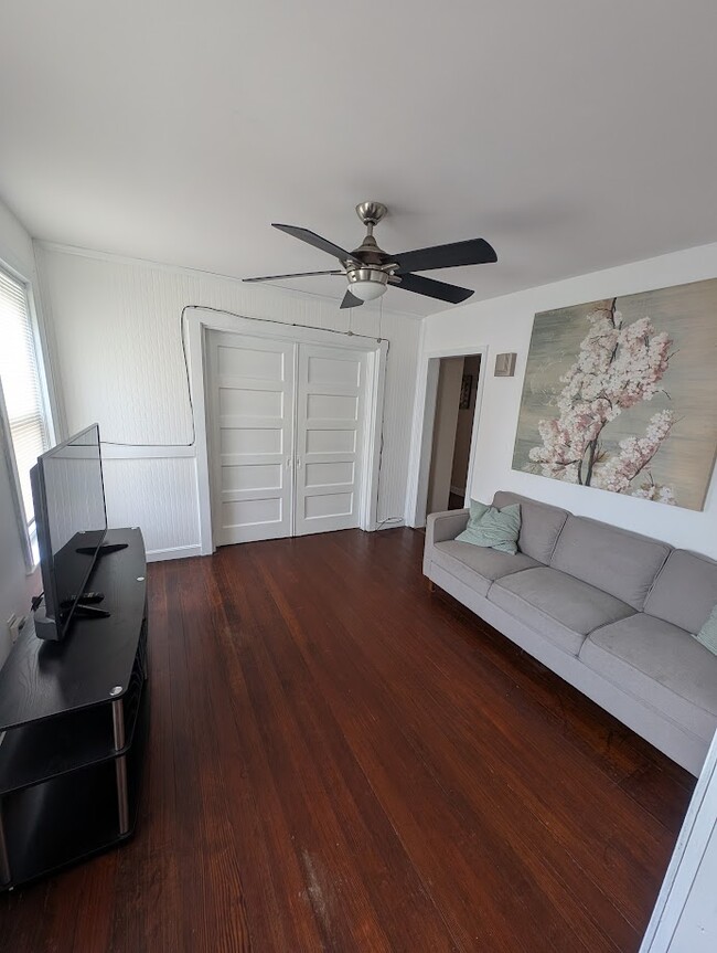Foto del edificio - 1062 Saratoga St