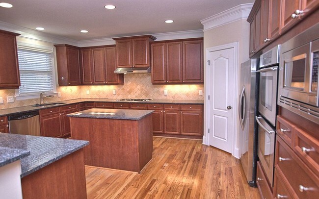Building Photo - 76 Creekside Park Dr