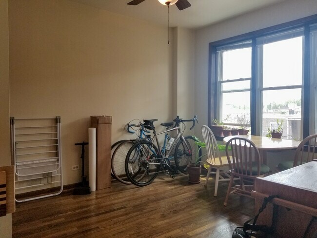 Foto del edificio - 3463 S Archer Ave