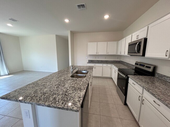 Building Photo - 4 BR, 3 bath, Beautiful Maricopa home in p...