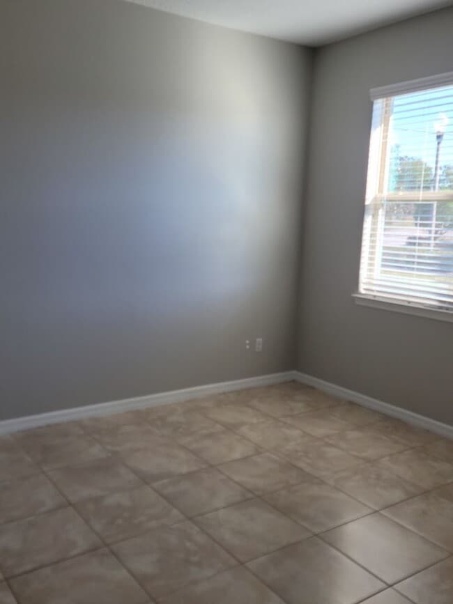 Building Photo - Make This Apopka Beauty Your Home