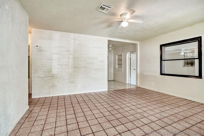 Building Photo - 1318 NW 11th Pl
