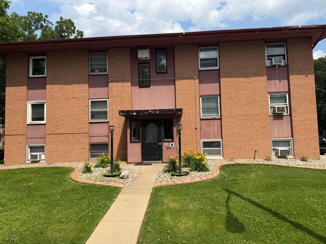 Interior Photo - 106 N Gregory St