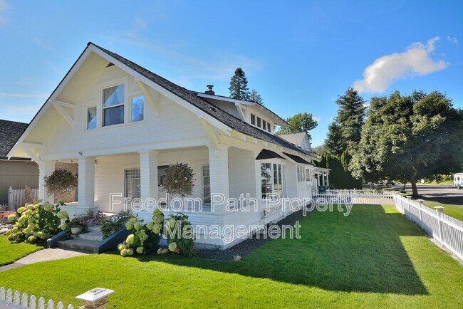 Building Photo - 723 N 7th St