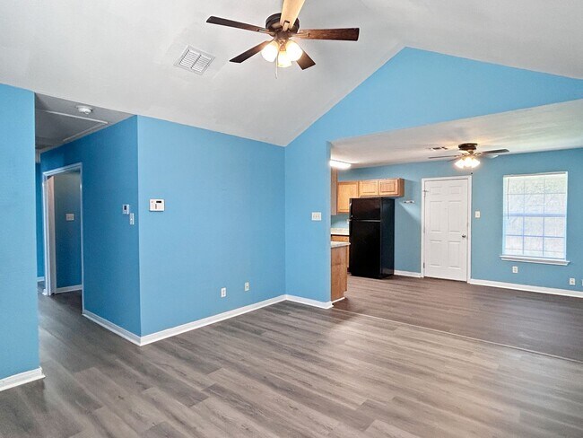 Building Photo - Charming 3 bedroom, 2 bath Home - Jefferso...