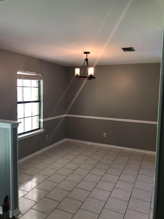 Building Photo - 5110 Somerset Dr W