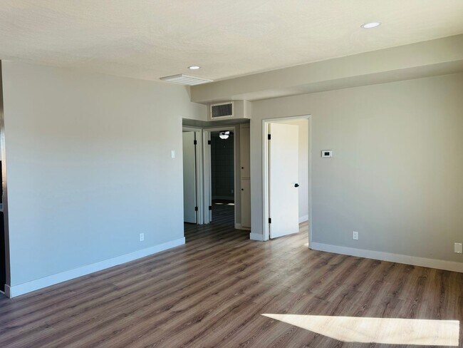 Foto del edificio - Spacious 3 Bedroom, 2 Bathroom Home with S...